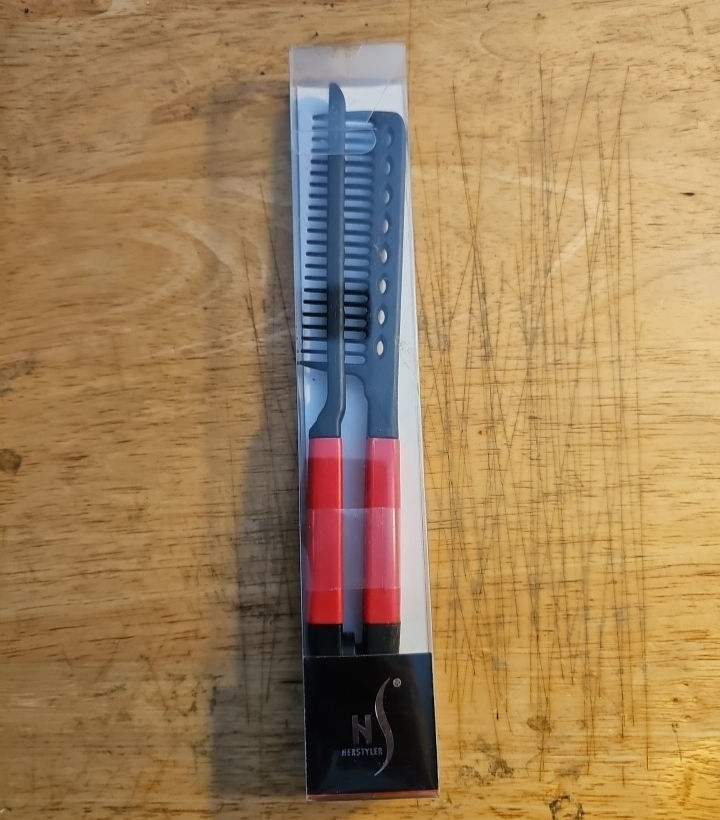 Thumbnail: Easy Comb from Her Style for Straighten Hair