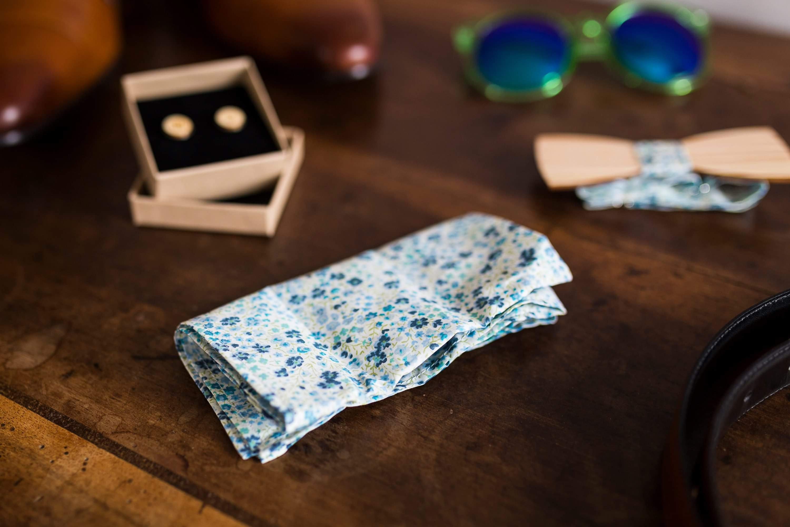 Pochette de costume assortie