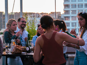 Réunions, séminaires, pots de départ… quel format traiteur choisir selon l’occasion ?