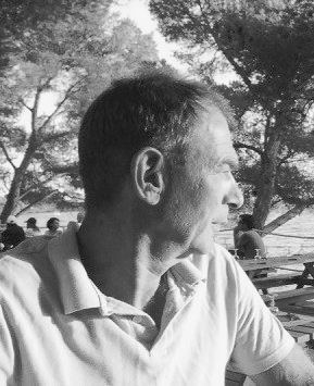 Thierry Vanhoeck, houtbewerker en maker van houten lichtobjecten