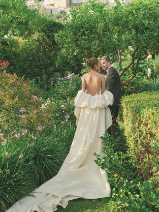 bride in white wedding dress in the botanical gardena amalfi coast