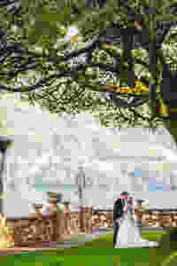 couple kissing under the tree, lake Como in the backgroud