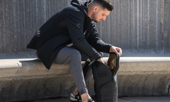 Nomatic travel apparel