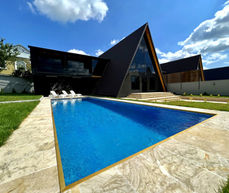 Qebele seher Pastar məhəlləsində yerləşir
5 yataq otagi 
5 hamam ws
Super villadir
Hovuzun  isinme qabiliyyeti var
Mangal simovar Kondisioner bestka Istlik kombi sistemidir 
Bütün otaqlarda Kondisioner var