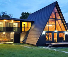 Qəbələ şəhər, Pastar məhəlləsində yerləşir
5  yataq otağı.
1-taxt yataq
2--taxt
3-taxt
4- iki tek
5- iki tek

5 hamam WS
10 nəfərlik yataq, WiFi Mangal simovar, Istilik Kombi sistemdir.
1 metebex
