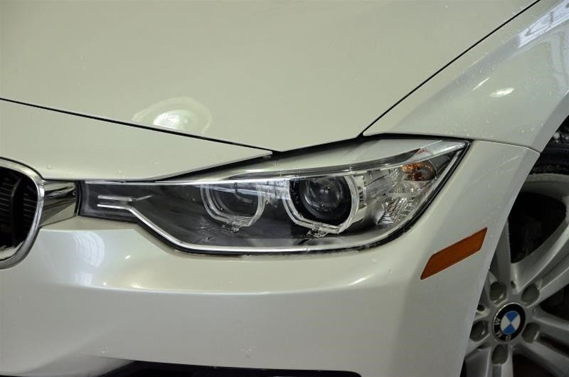 Miniature : 2015 BMW 328i xDrive Sedan