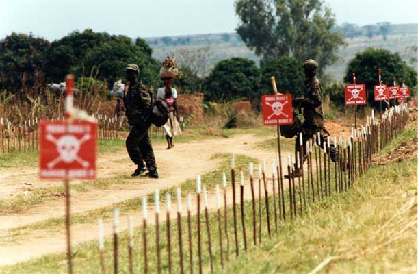 desarmadores de minas em Angola