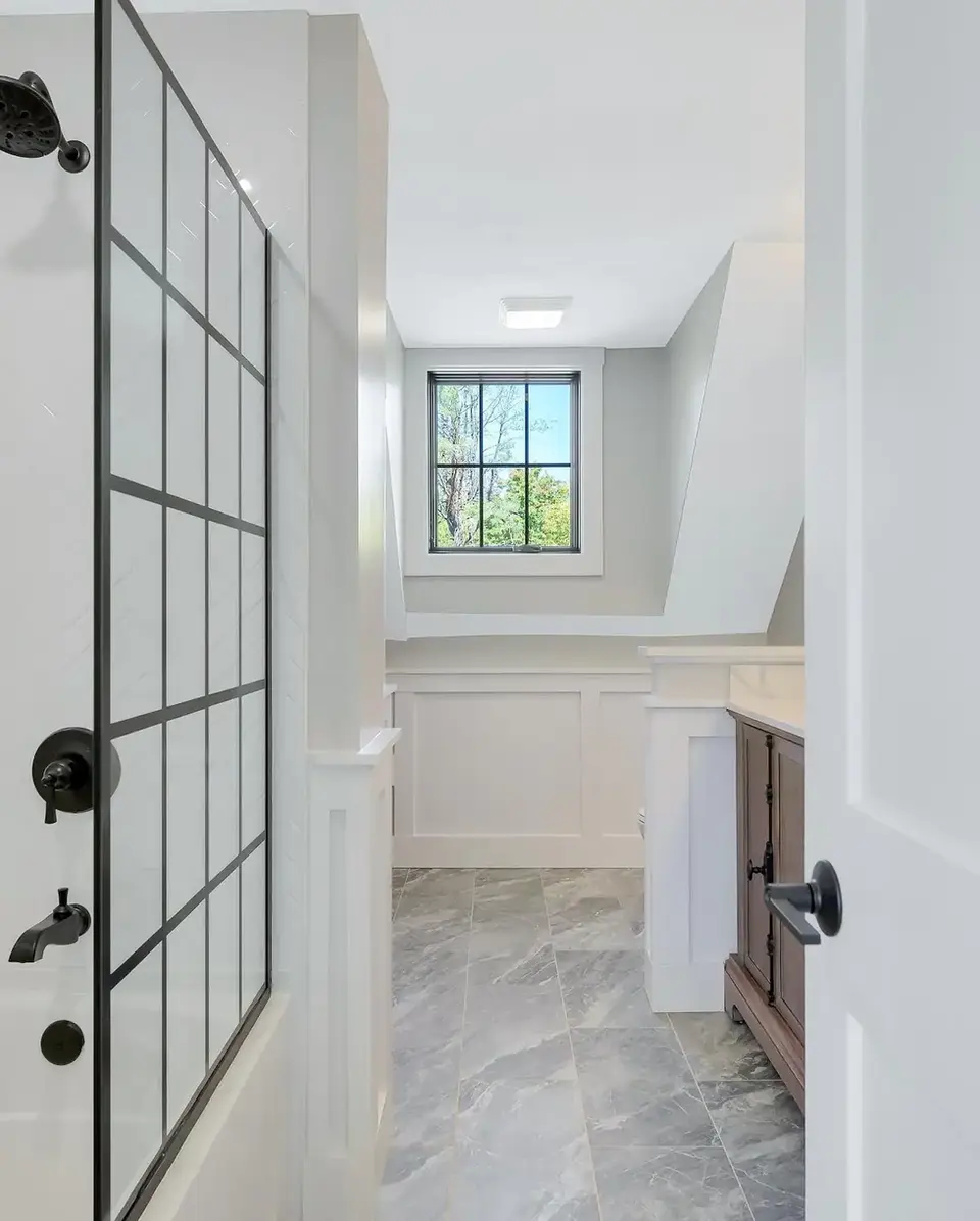 upstairs bath.webp
