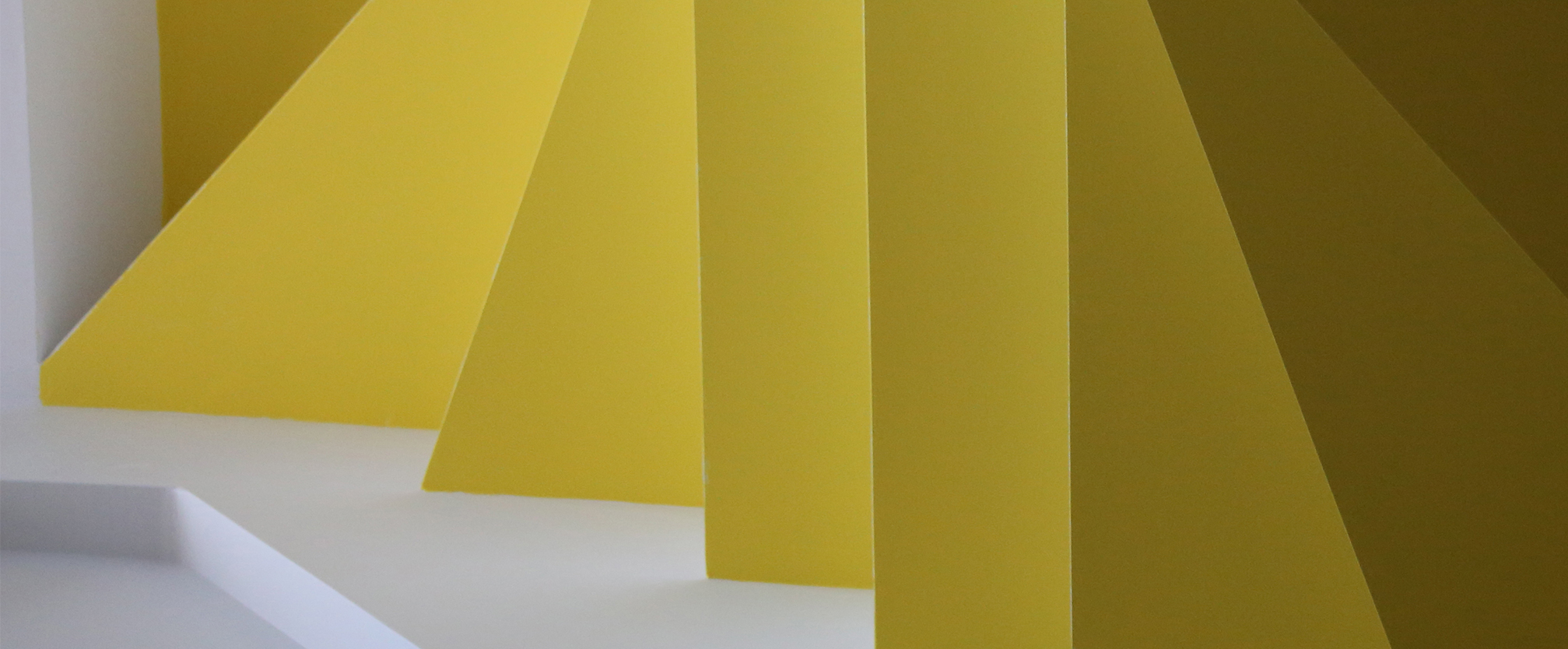 抽象的な黄色の形