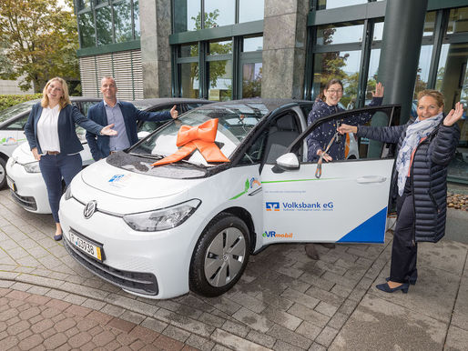 Volksbank SILA spendet erstmals vollelektrisches "VRmobil“