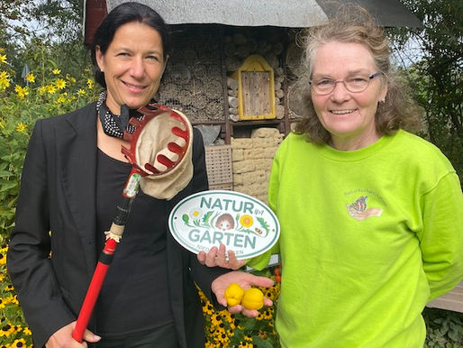 Naturkontaktstation erhält Zertifizierung als "Naturnahe Gartenanlage"