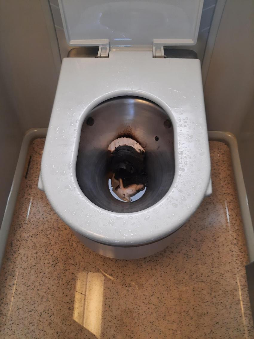 Zugtoilette, Brandstiftung,
