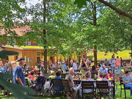 Sommerfest des Familienwerks verbindet Menschen