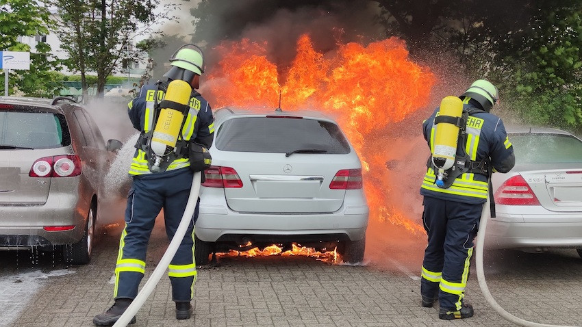 PKW-Brand, Feuer, Feuerwehr,