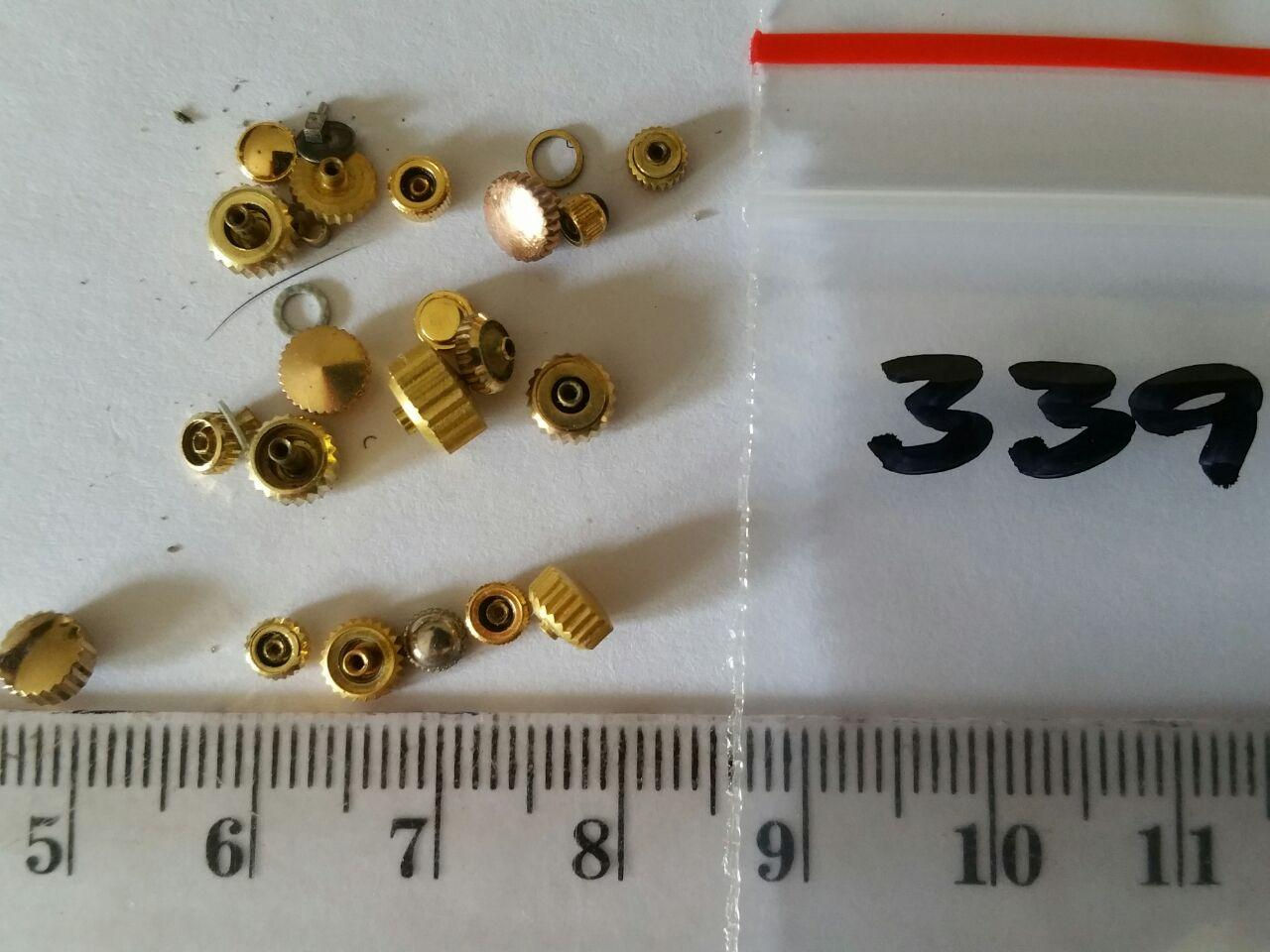 20 crowns gold plaque` div