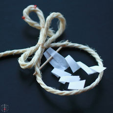 日本産麻注連縄の巳年お守り
Snake Year Hemp/Ramie Shimenawa Omamori Amulet