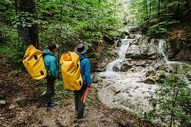 packrafting-wandern-wasserfall-wald-JPG Website Breite_Width 1920px (72dpi).jpg