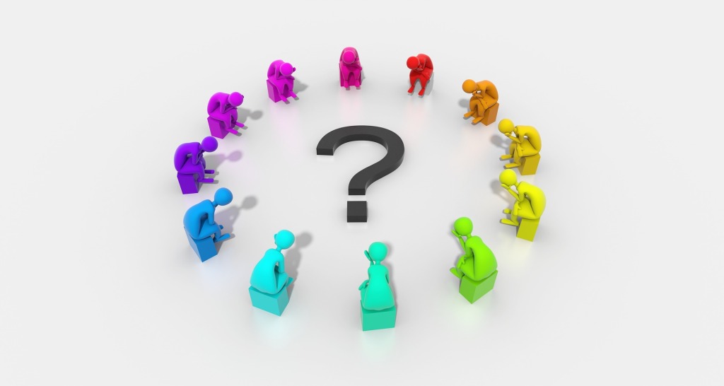 人際間的交流是主要決策的時機。會議當然是做決定的合理場所,但會議外的溝通,如在茶水間、電梯大堂、交通工具這些非正式場合,偶然談及公事,可能會產生一些新的想法與做法。有時在正式會議前跟相關人士溝通(游說),也會令會議時作決定容易得多。若不能把握這些時機,每次都要等特定的會議周期,又要等主席/負責人認可才能放進討論議程,有關議程可能已變得不再重要。