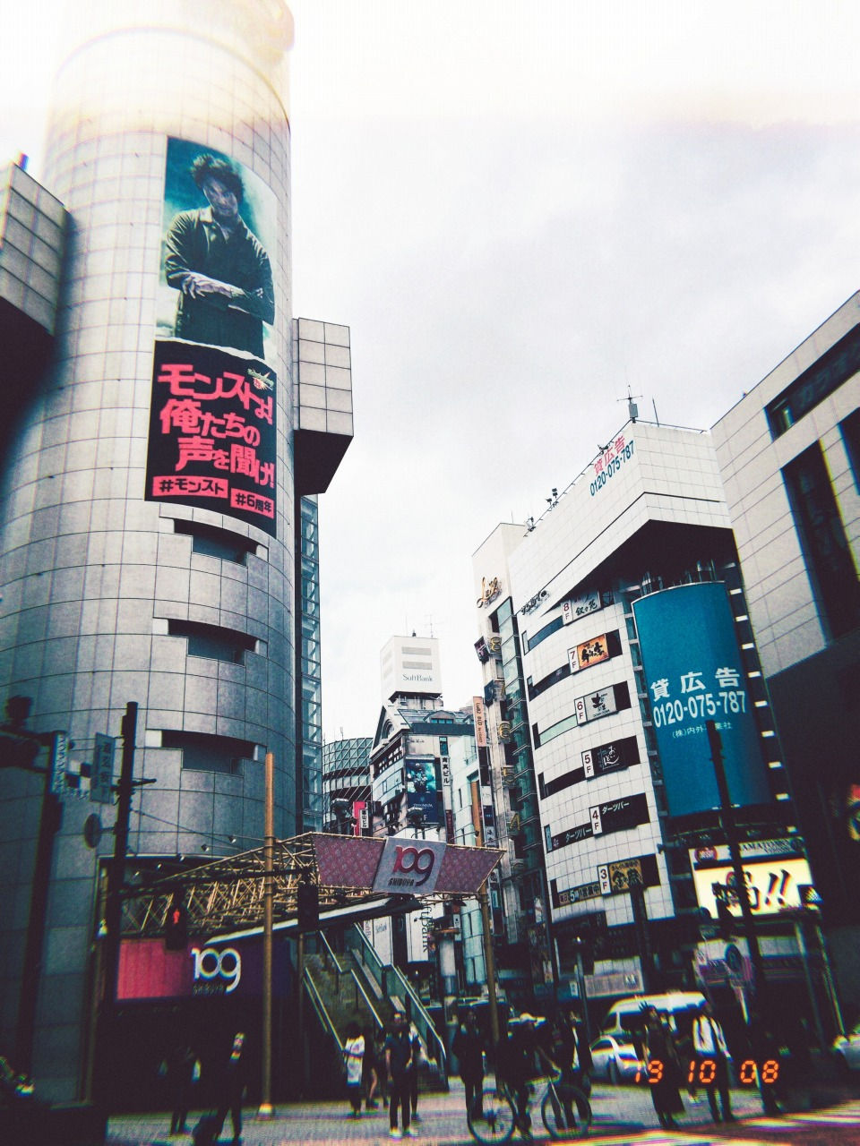 SHIBUYA SCRAMBLE CROSSING
