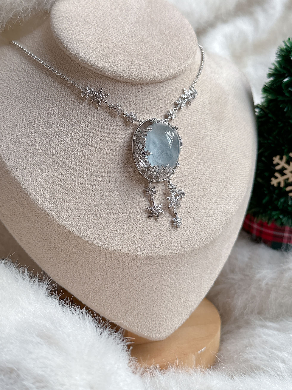 Thumbnail: 霜降 ❄️ 閃絲藍兔毛吊墜一體頸鏈