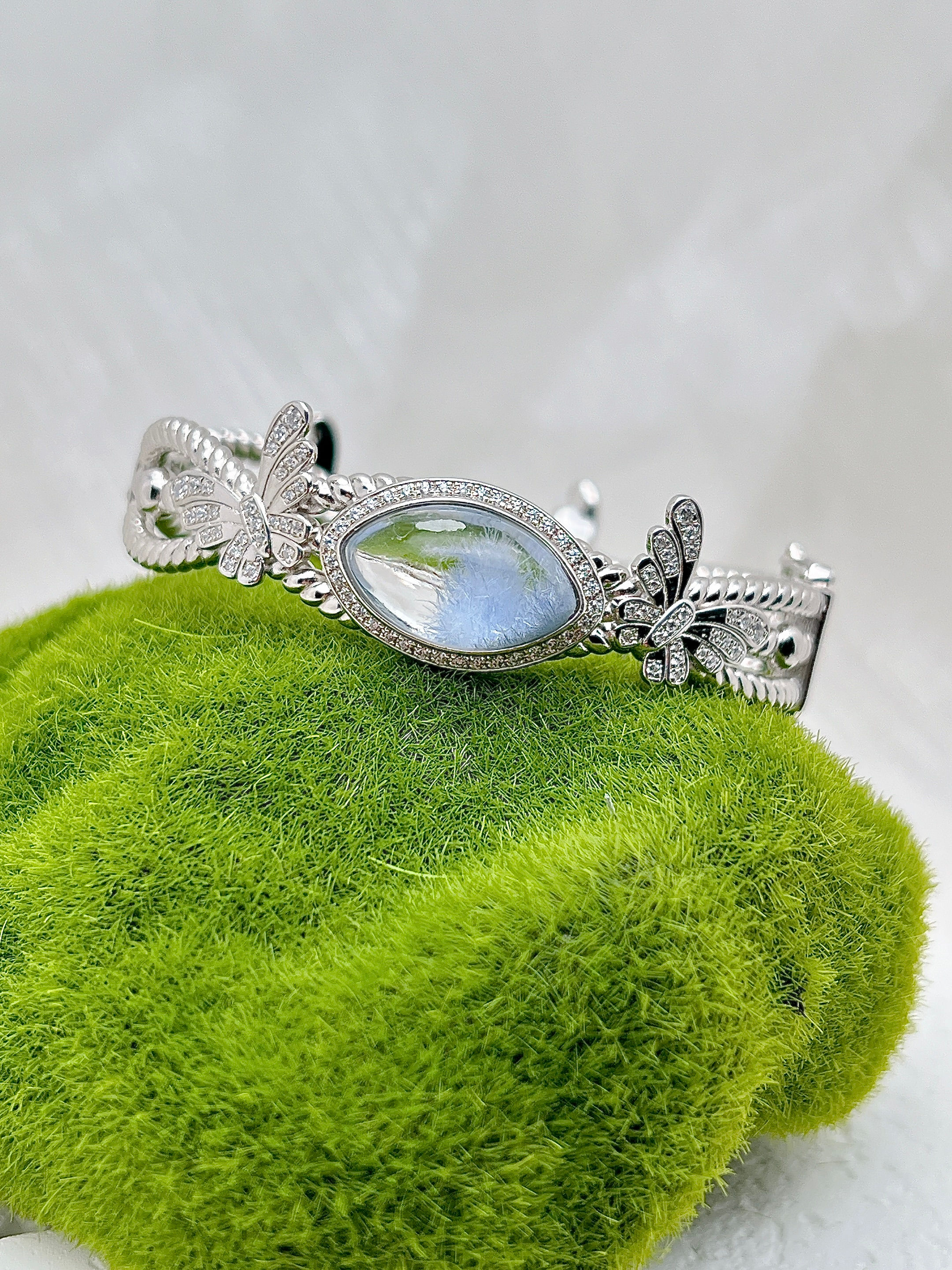 🦋「蝶溯星河」藍線石幻影蝴蝶手鐲