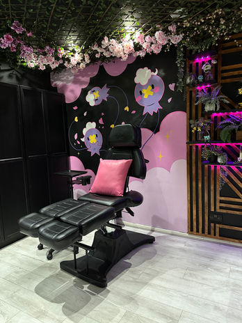 tattoo shop in the heart of gloucester england uk, piercing shop, tattoo laser removals, colour tattoos, fineline tattoos, drifloon wall mural,