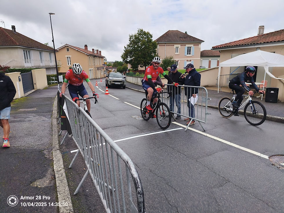 Départ des concurrents sous la surveillance de Jo (2)