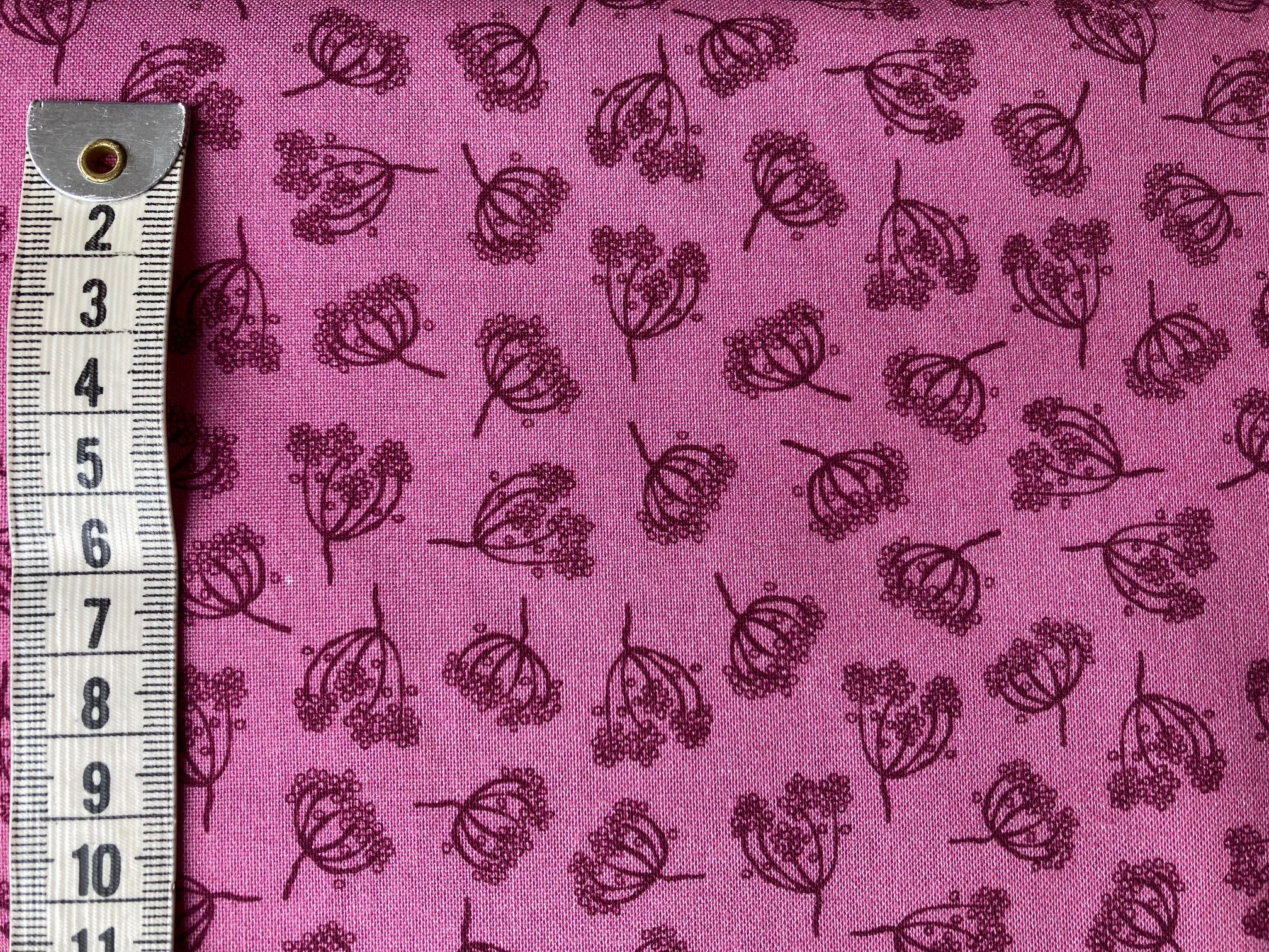 Rosa bund med mørk mønster