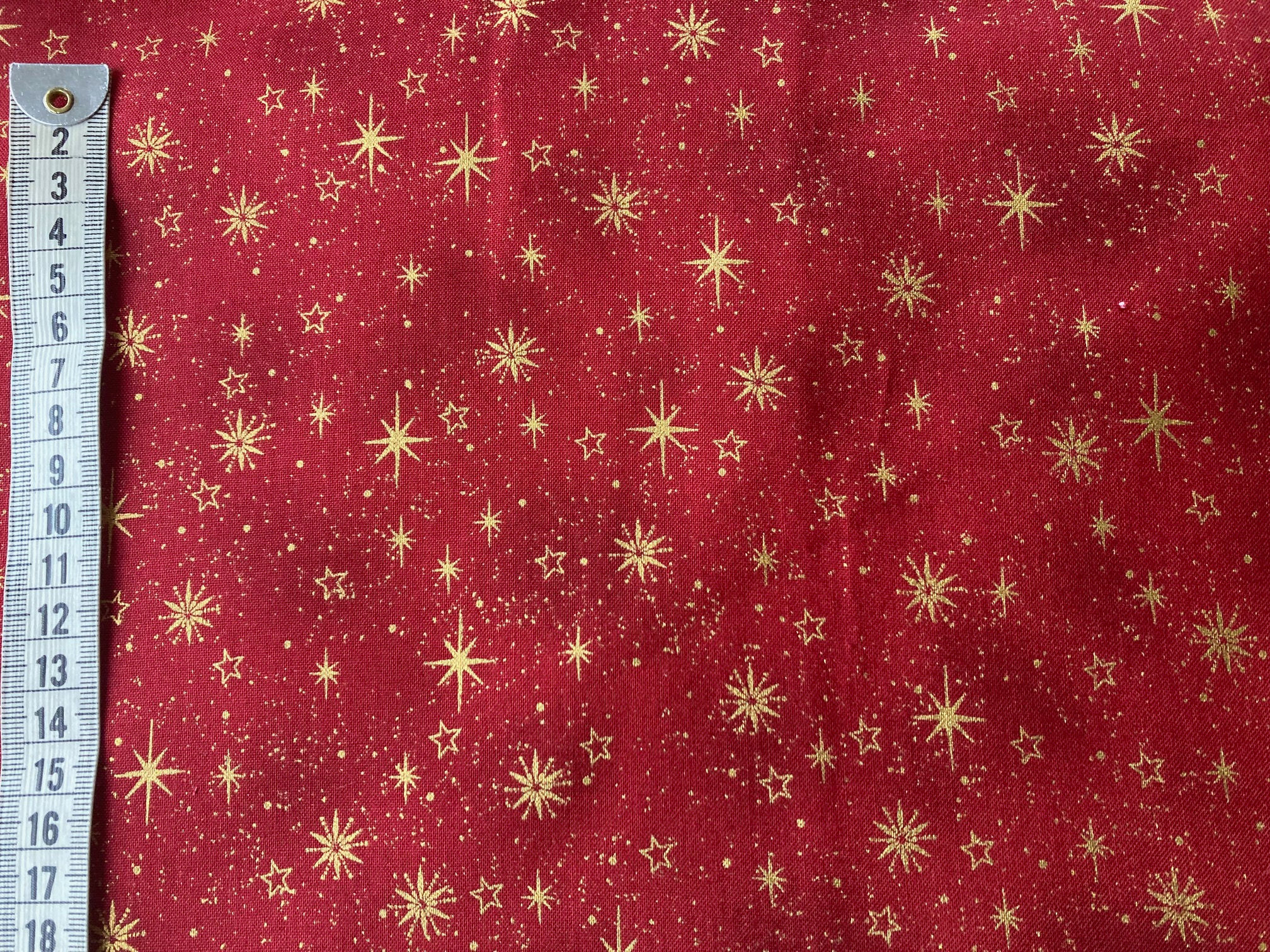 Mørk rød bund med stjerner i guld