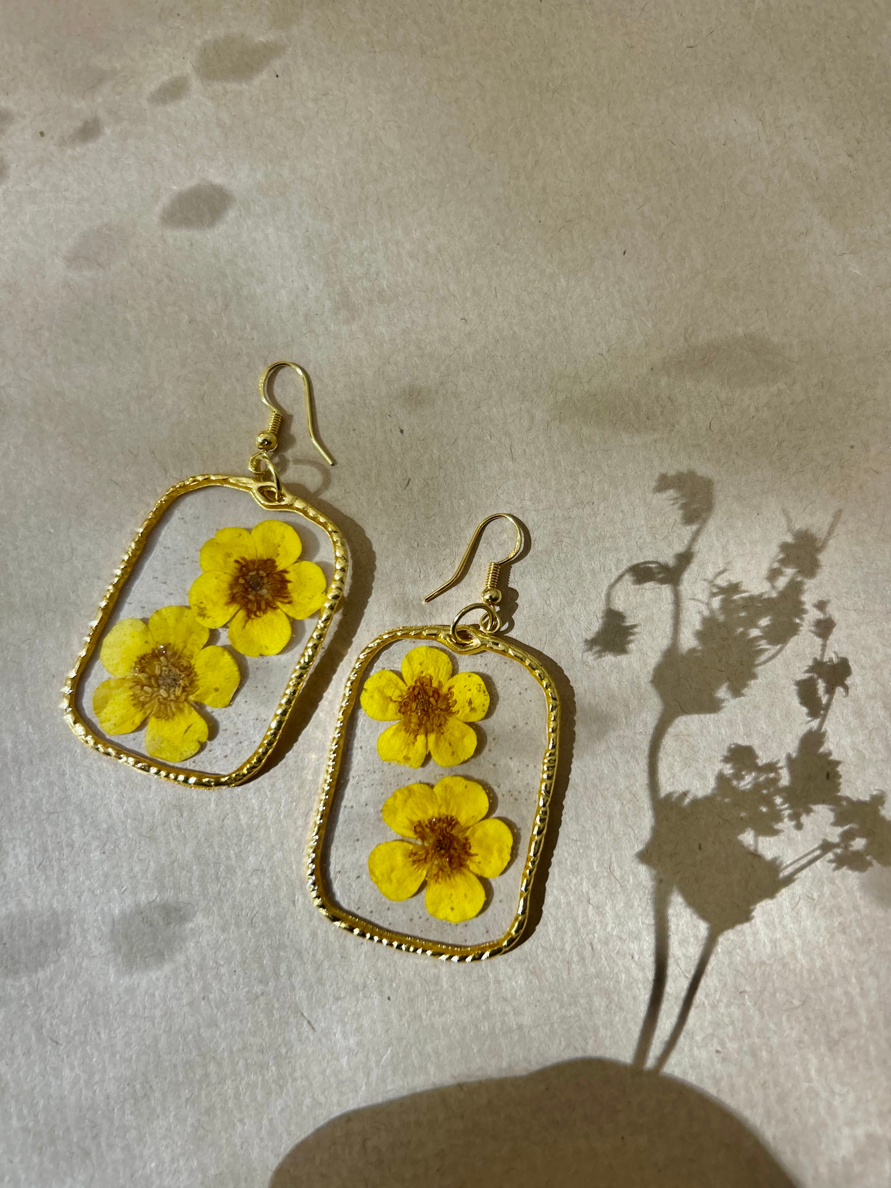 Double Buttercup Gold Squares