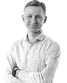Andrejs Juscenko Marketing Parrot_edited.jpg