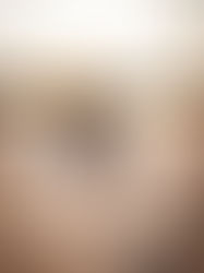 Sesja narzeczeńska - dlaczego warto się na nią zdecydować | Sesja zakochanych na płycie parkingu |