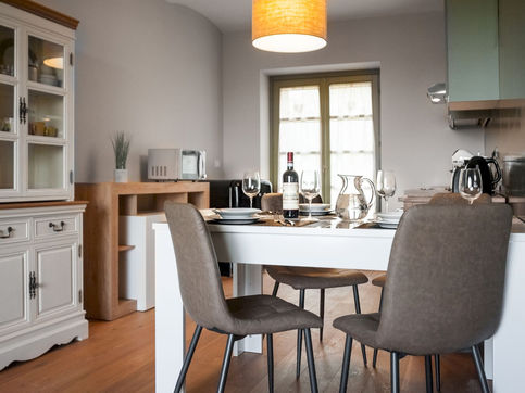Tavolo, credenza, open space, cucina, vino, caraffa