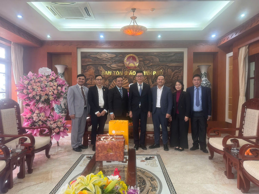Ông Nguyễn Tiến Trọng, phó ban Tôn Giáo Chính Phủ đón tiếp đoàn Lời Sự Sống
