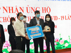 Hội thánh Lời Sự Sống ủng hộ 500 bộ đồ bảo hộ cho UMMTTQ thành phố Hà Nội