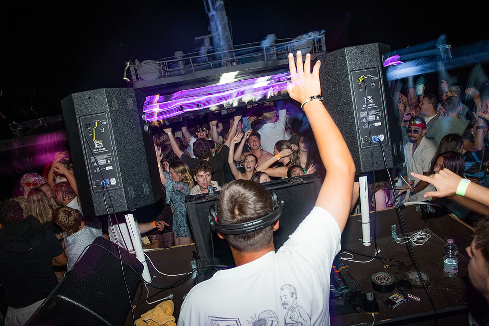 Split Night Boat Party