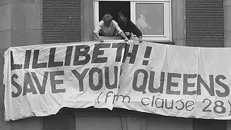 Bezoek_Engels_Koninklijk_paar_protest_tegen_Engelse_homo-wetgeving_Bestanddeelnr_934-2828.