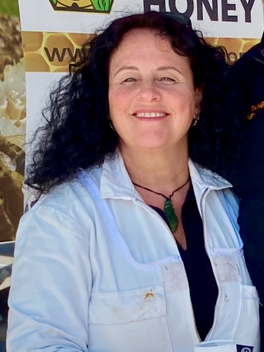 Jody Mitchell describes the process to appoint NZBB to the role of overseeing the AFB PMP as “deception” and, along with fellow Bay of Plenty beekeepers has written to the Minister for Biosecurity, Andrew Hoggard, to denounce his ‘incomprehensible decision’.