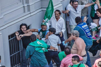 La marcha de ATE en Paraná terminó en batalla campal y con varios concordieses heridos.