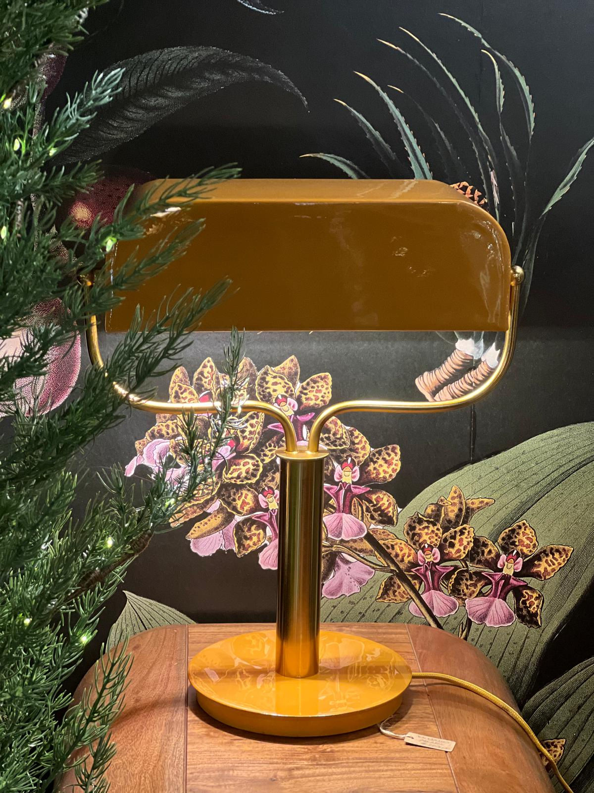 Lampada da tavolo in metallo dorato e ocra Library