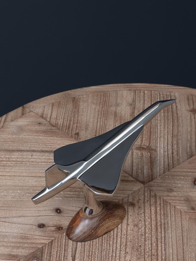 Miniatura: Aereo Concorde cromato su piedistallo di legno