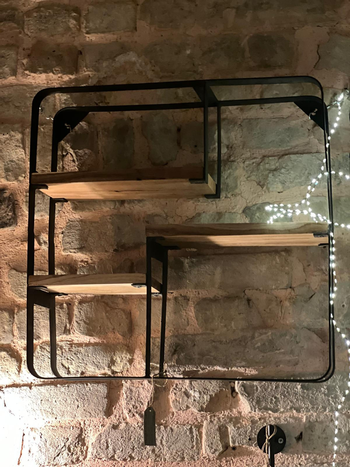 Etagere da parete in metallo e ripiani in legno