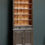 Miniatura: Credenza/libreria in legno "Valmore" di mango invecchiato.
