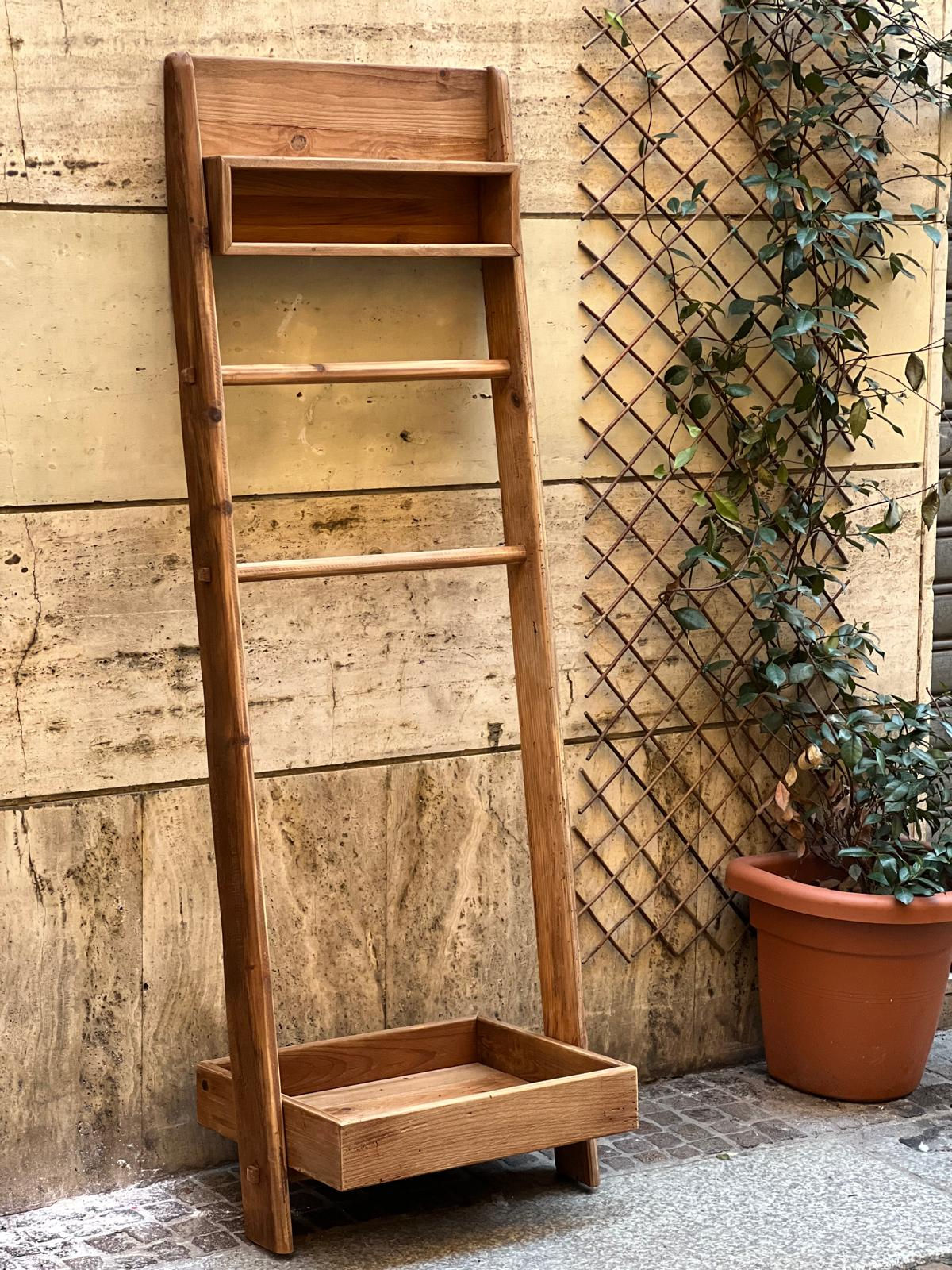 Etagere diagonale in legno di pino ricliclato "Utah"