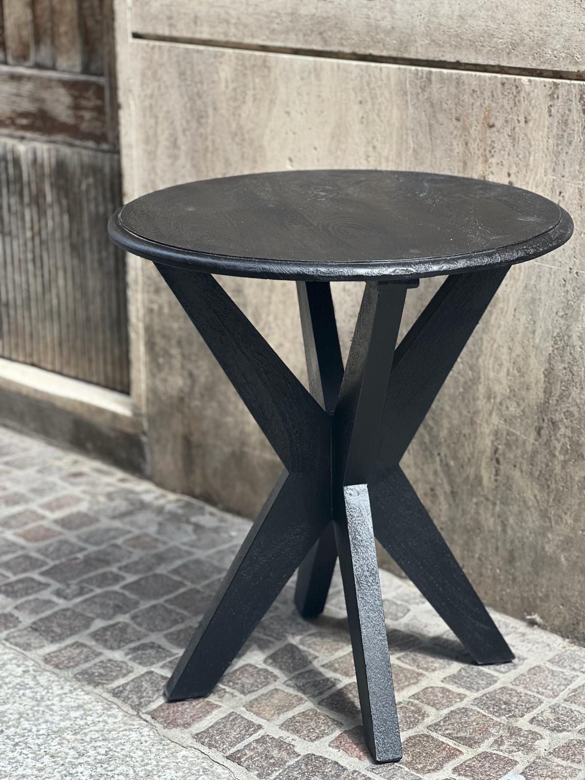 Tavolino in legno di mango nero, piedi incrociati Pietro