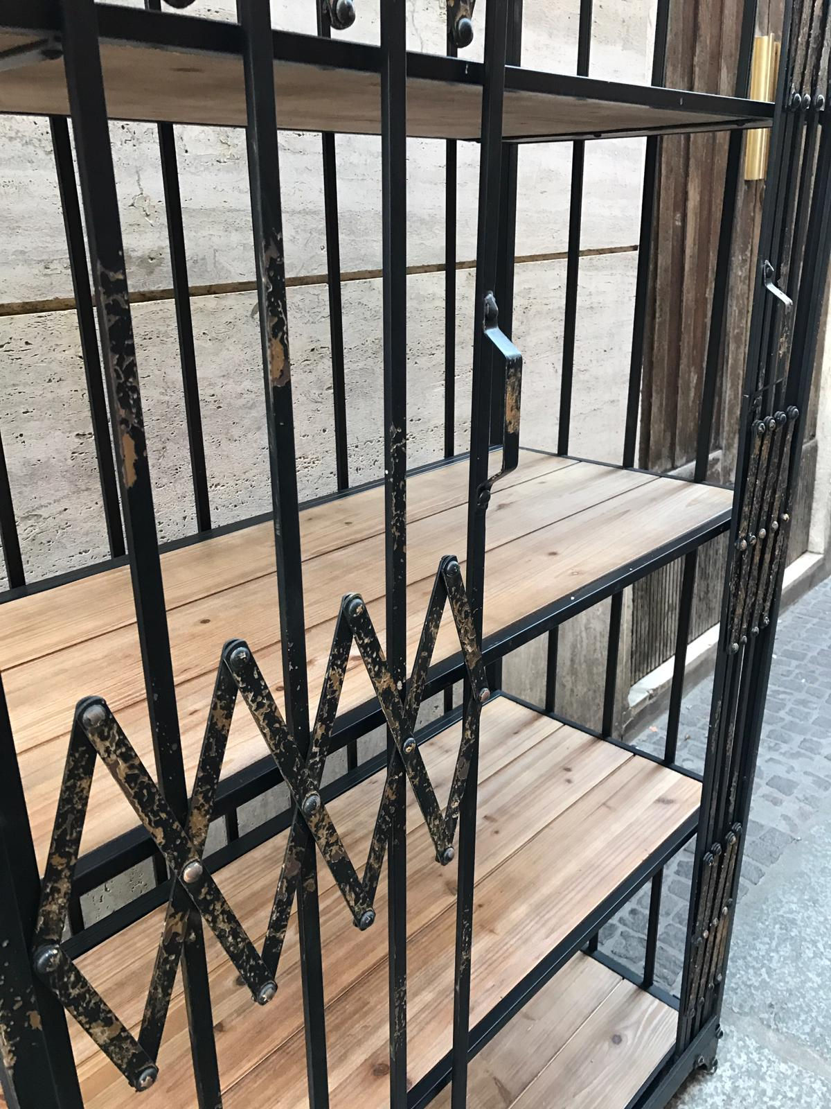 Etagere con ante a cremagliera