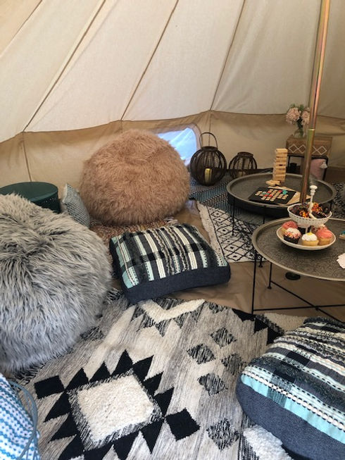 lounge glamping