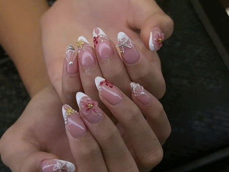  Elegant Floral Nail Designs for a Confident Summer