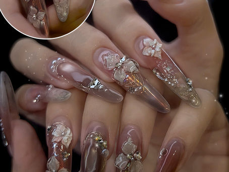 Mẫu Nail Kiêu Sa – Thiết Kế Tráng Gương Sang Trọng, Hoa Văn Đặc Sắc Khiến Trái Tim Rung Động