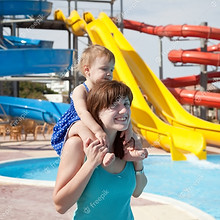mother-with-toddler-aquapark_1398-1854.jpeg